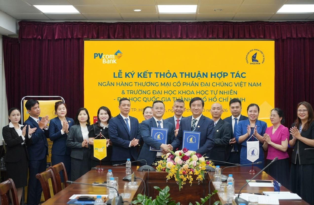 Ảnh minh họa 1: PVcomBank v&agrave; Trường Đại học Khoa học tự nhi&ecirc;n, ĐHQG-HCM k&yacute; kết hợp t&aacute;c trong lĩnh vực gi&aacute;o dục