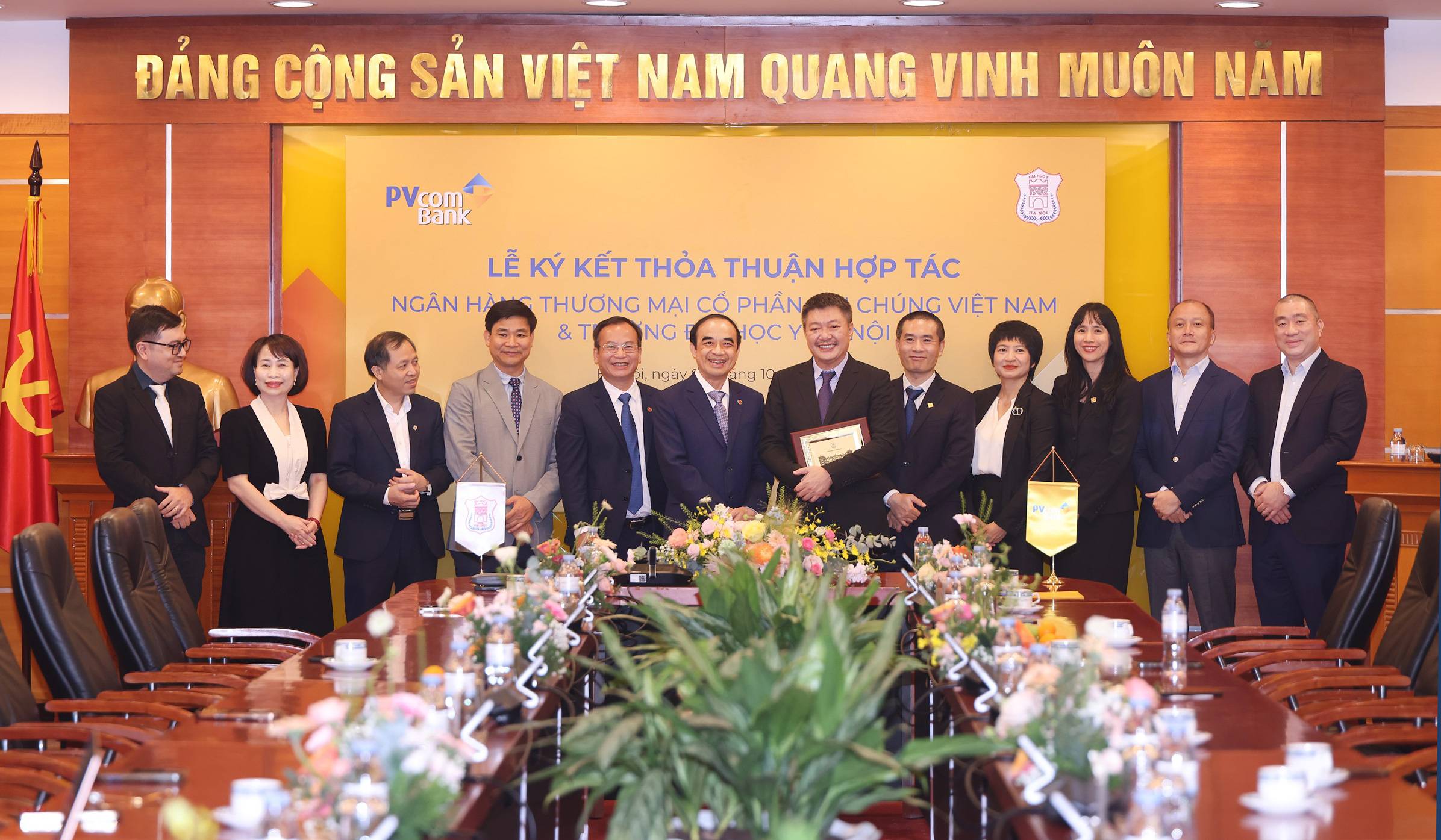 Ảnh minh họa 1: PVcomBank hợp t&aacute;c Trường Đại học Y H&agrave; Nội mở rộng hệ sinh th&aacute;i t&agrave;i ch&iacute;nh, y tế v&agrave; gi&aacute;o dục