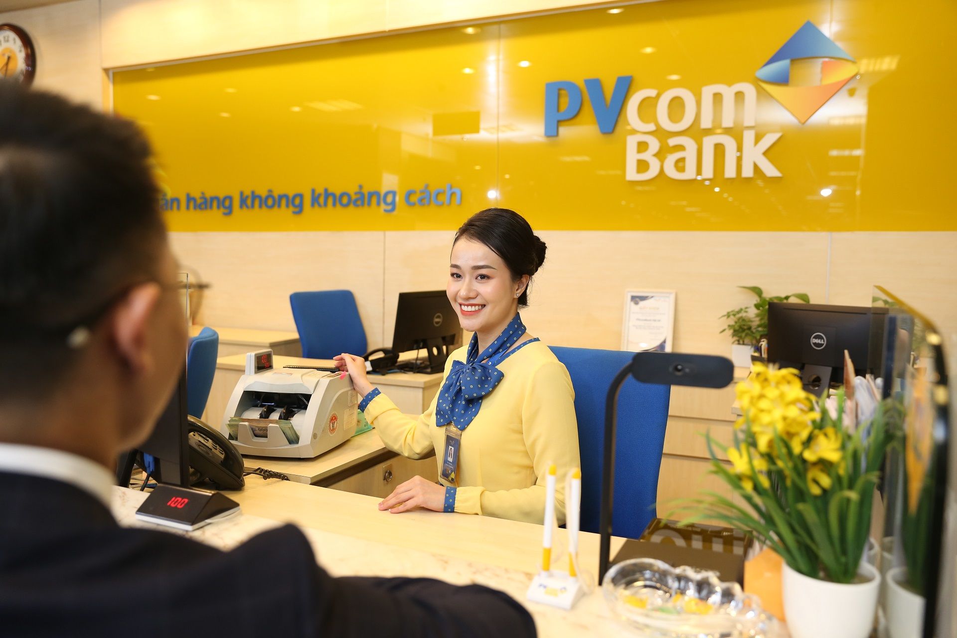 Ảnh minh họa: PVcomBank hỗ trợ lãi suất đến 2,5%/năm so với lãi suất vay sản xuất kinh doanh thông thường
