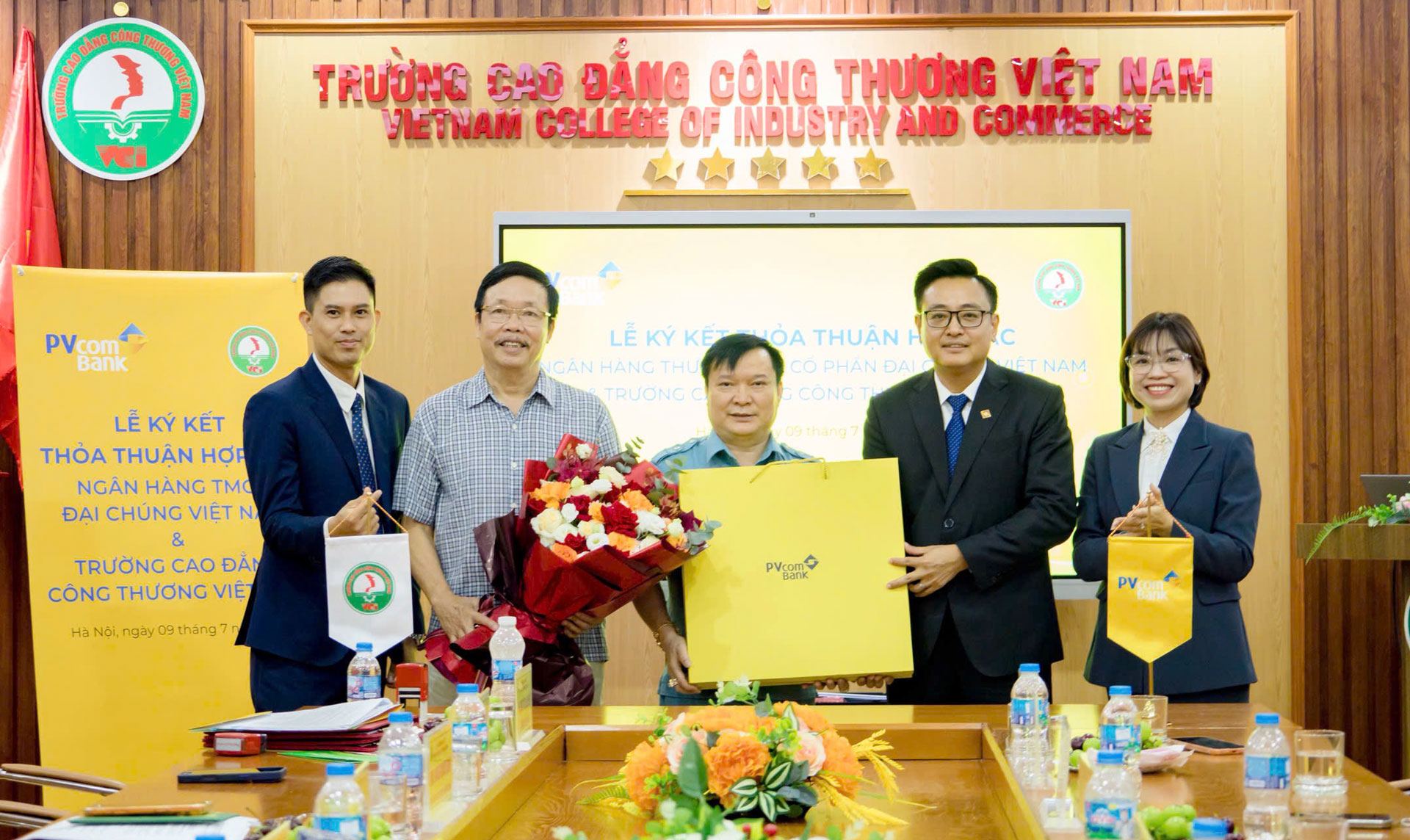 Ảnh minh họa 1: PVcomBank và Trường Cao đẳng Công thương Việt Nam ký kết hợp tác, thúc đẩy chuyển đổi số và phát triển hệ sinh thái tài chính trong giáo dục