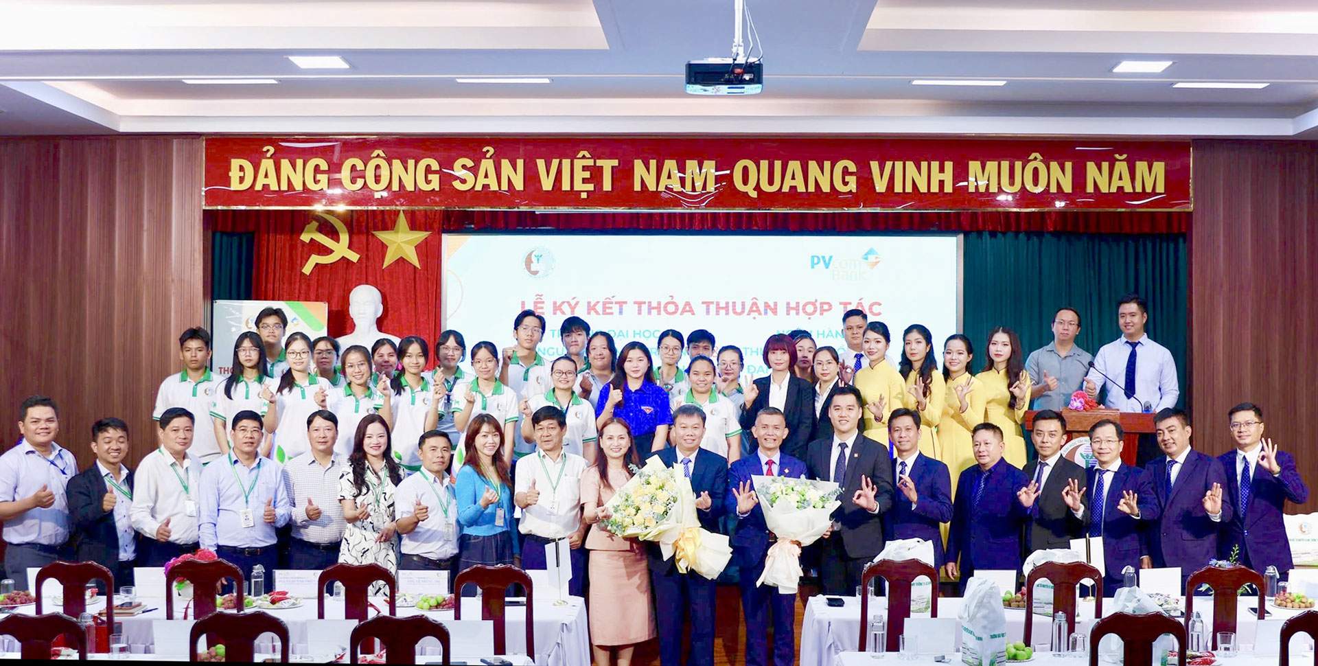 ảnh minh họa 2: PVcomBank đồng hành góp phần tăng cường nguồn lực cho hoạt động đào tạo, nghiên cứu và chuyển đổi số của Nhà trường