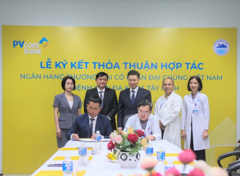 Ảnh minh họa 1: PVcomBank và Bệnh viện Đa khoa tỉnh Tây Ninh ký kết Thỏa thuận hợp tác