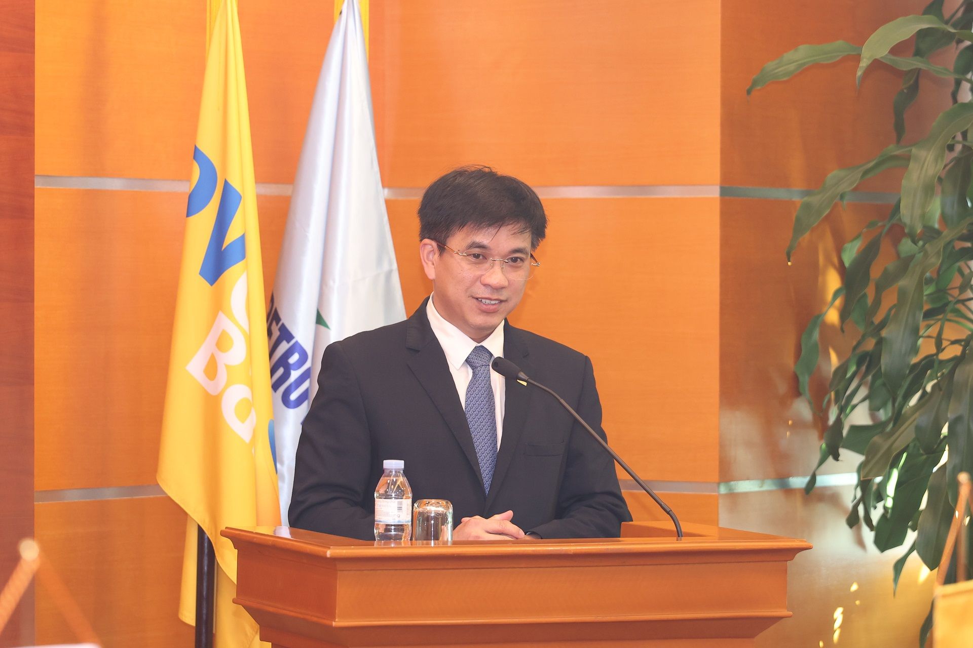 Ảnh minh họa 3: PGS.TS Bùi Quang Hùng - Giám đốc Đại học Kinh tế Thành phố Hồ Chí Minh chia sẻ trong lễ ký kết thỏa thuận hợp tác