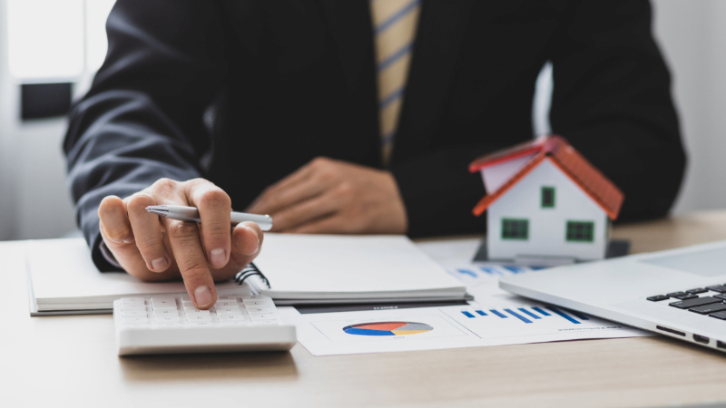 lợi ích vay thế chấp 300 triệu trong 10 năm tại ngân hàng?